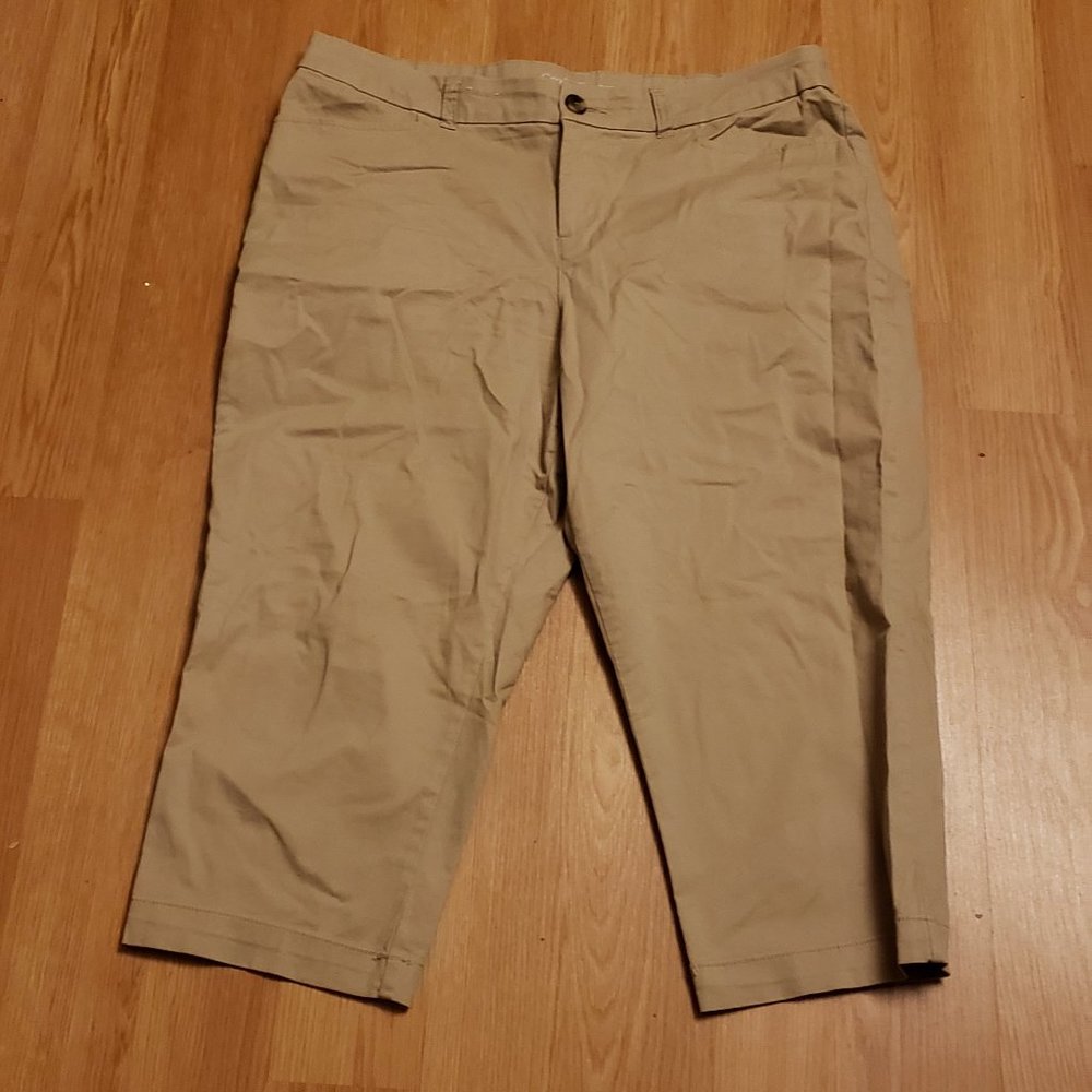 Croft & Barrow Classic fit stretch capri pant size 16